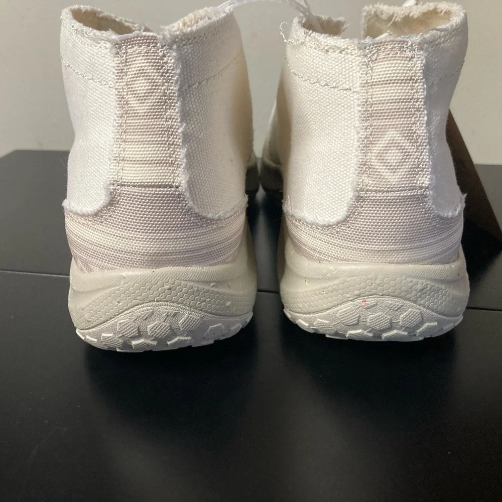 HOLO Athena Chukka Boots Off-White Canvas NWT Women’s US 12 EU 44